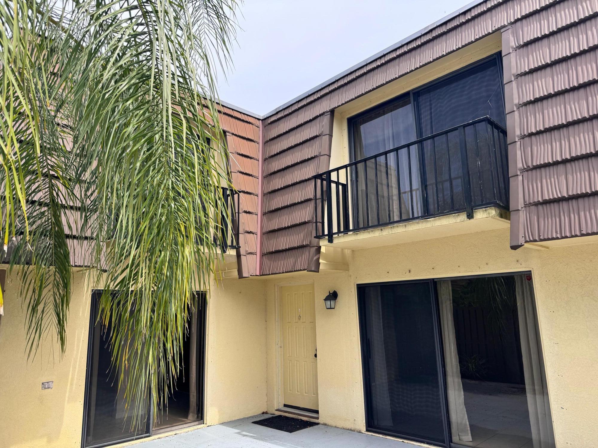 904 9th Court Property Photo 1