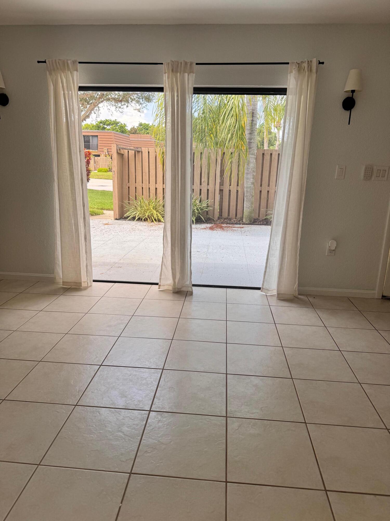 904 9th Court Property Photo 2