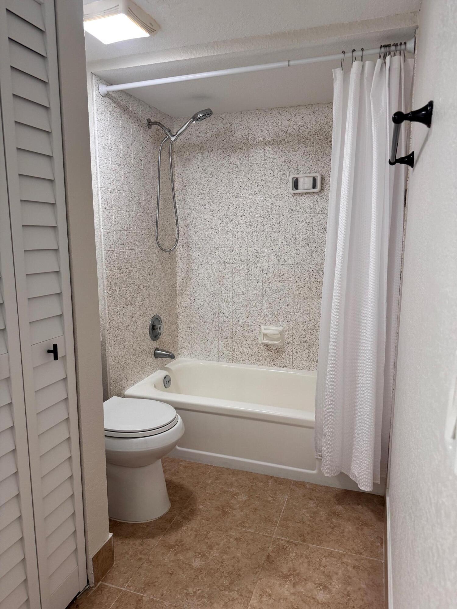 904 9th Court Property Photo 10