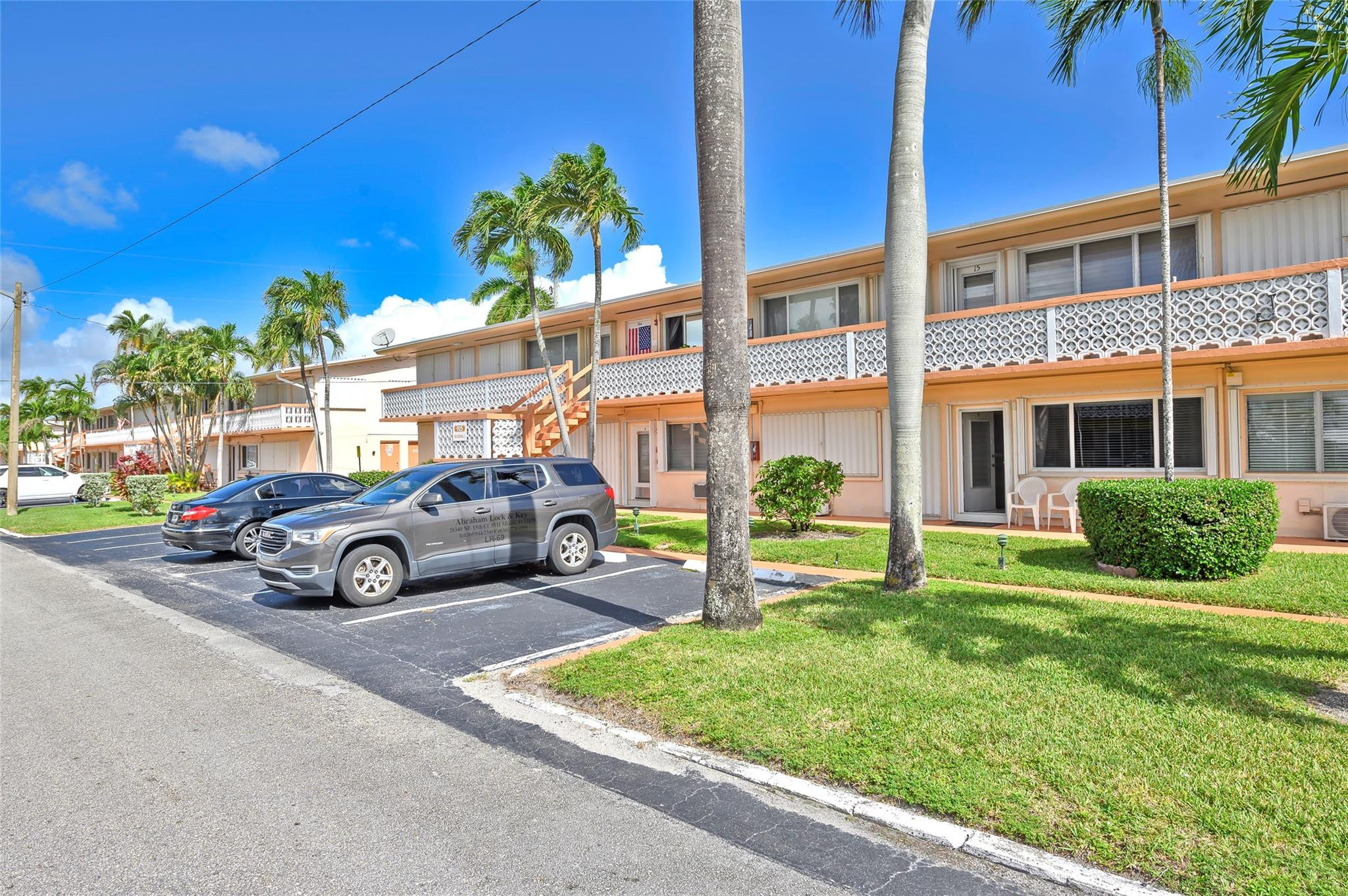 925 Sw 11th Avenue Unit J17 Property Photo 4