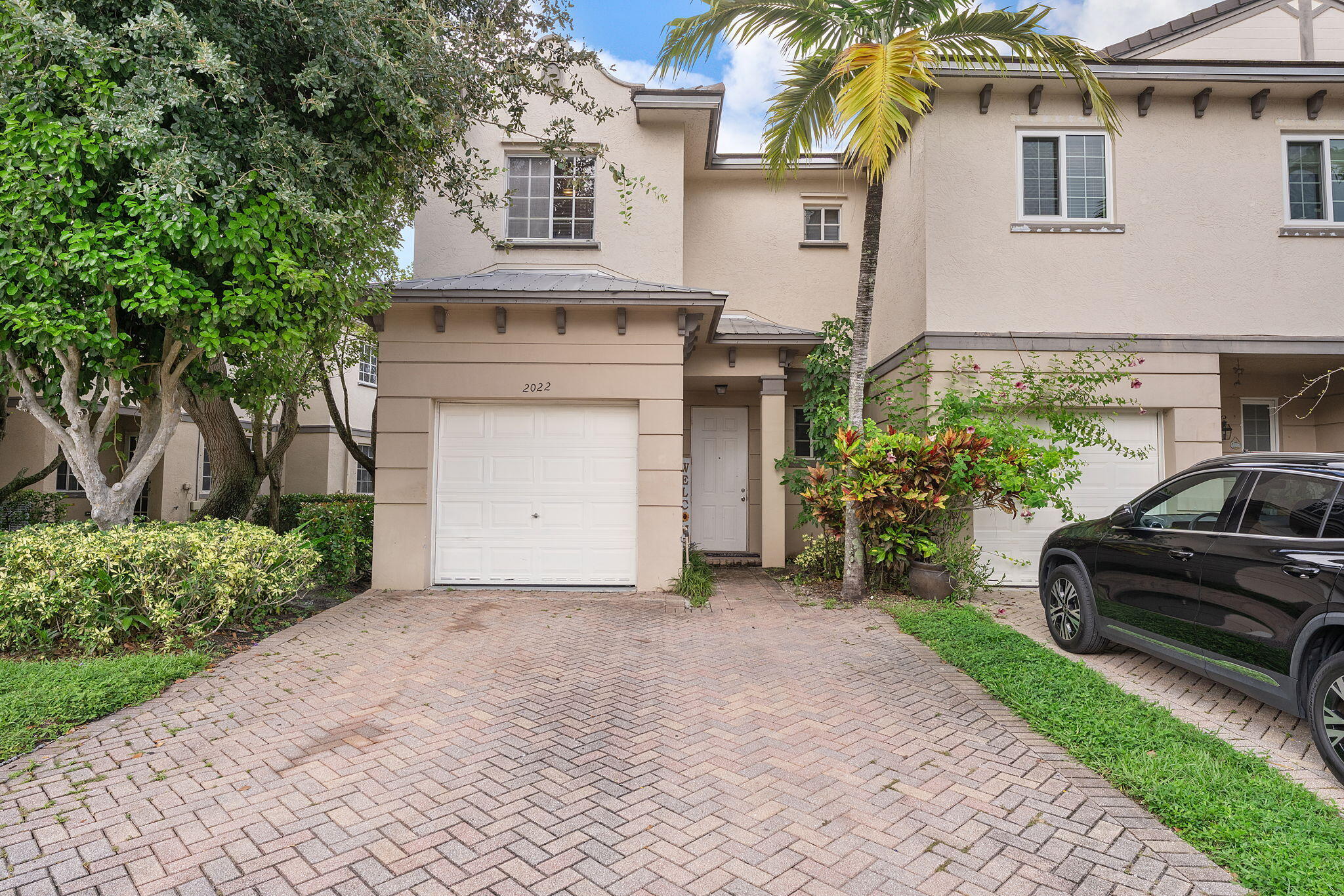 2022 Island Drive Property Photo 1