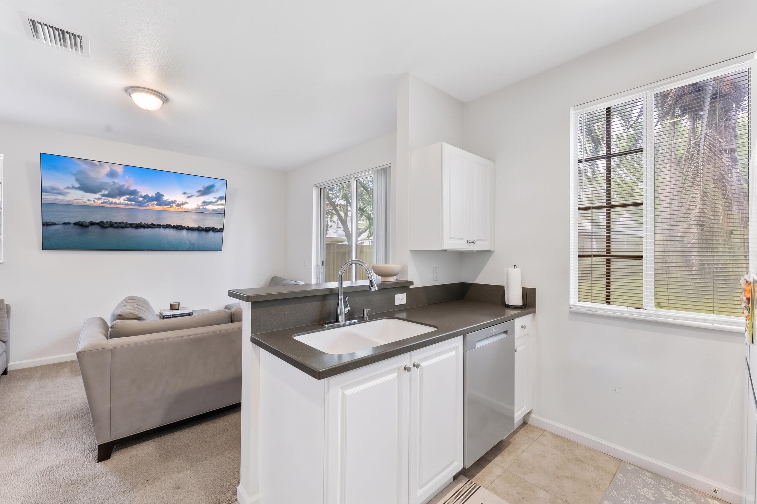 2022 Island Drive Property Photo 6