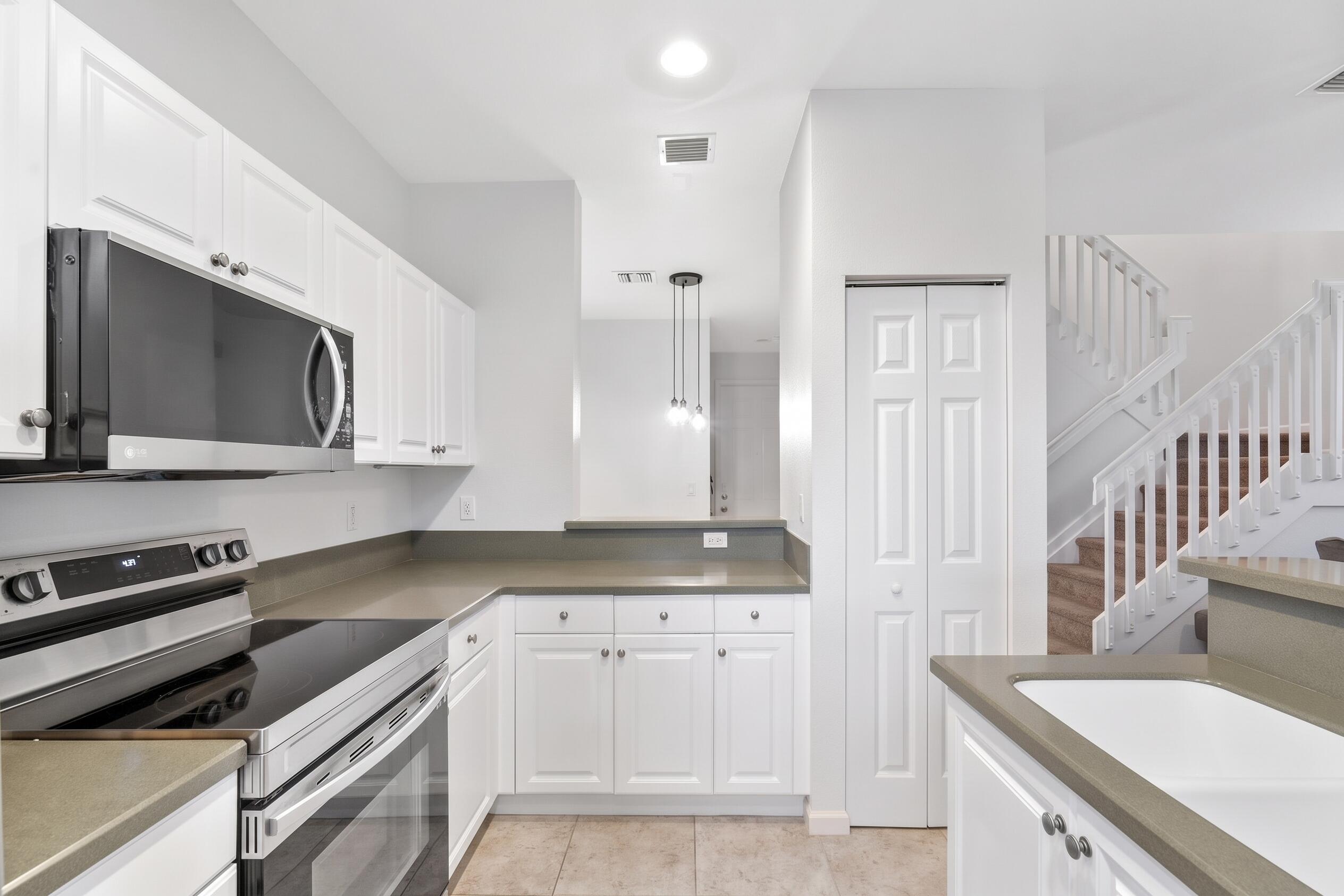 2022 Island Drive Property Photo 8