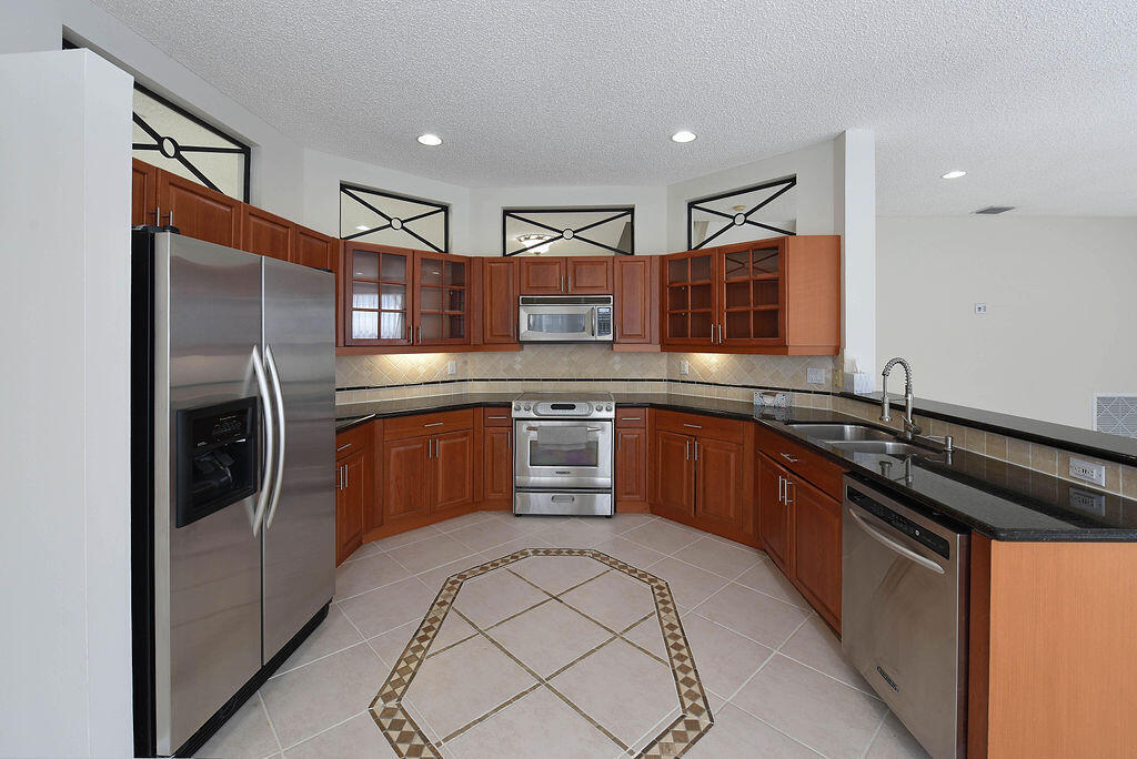 7259 Norwich Lane Property Photo 2