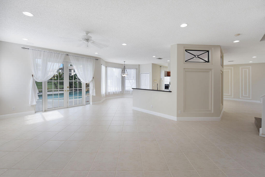 7259 Norwich Lane Property Photo 8