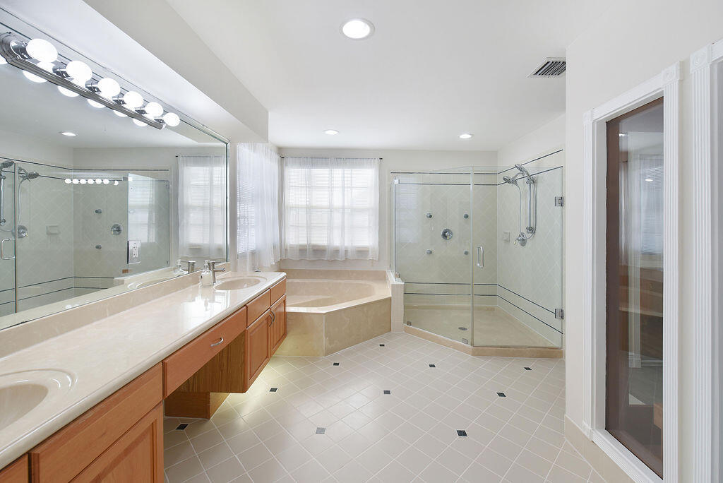 7259 Norwich Lane Property Photo 16