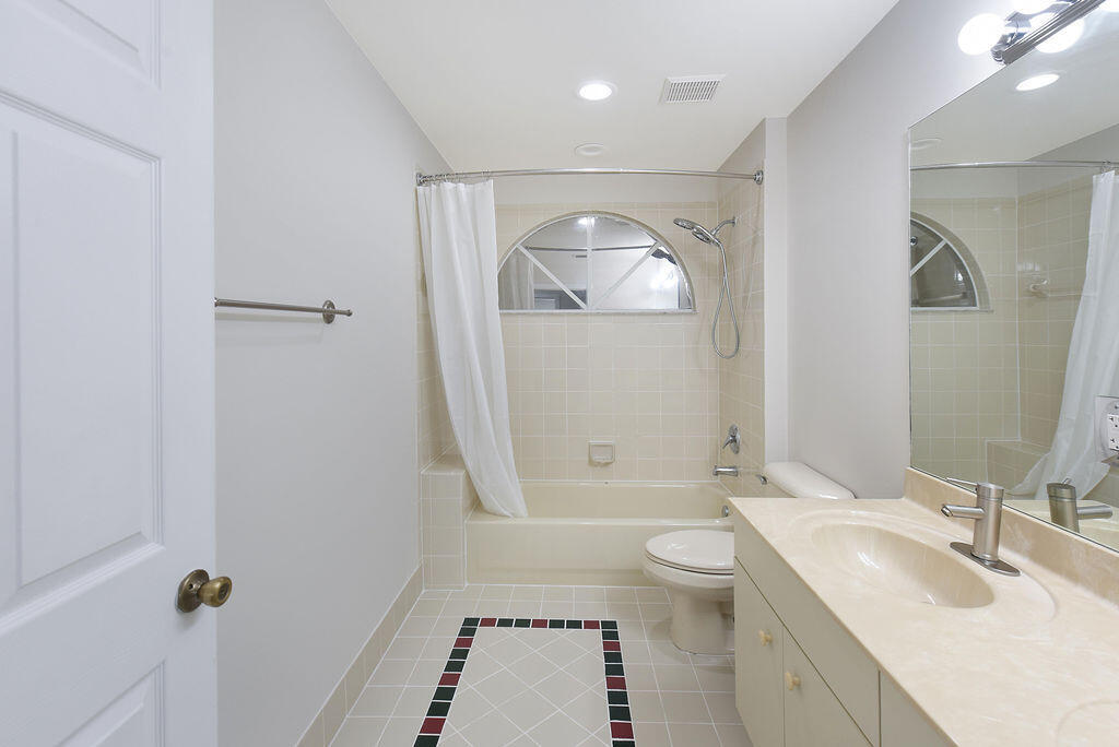 7259 Norwich Lane Property Photo 18