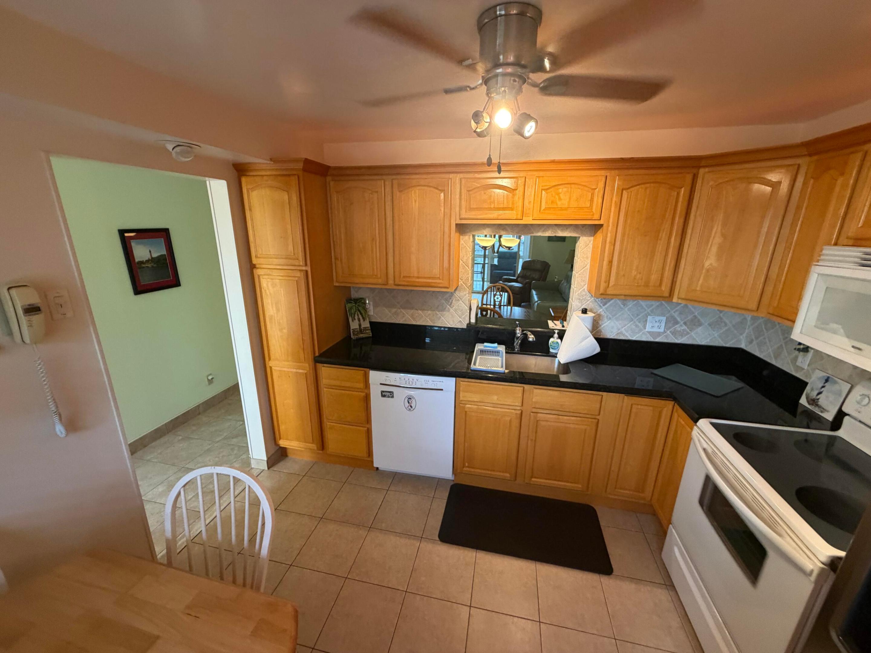 206 Se 10th Street 201 Property Photo 11