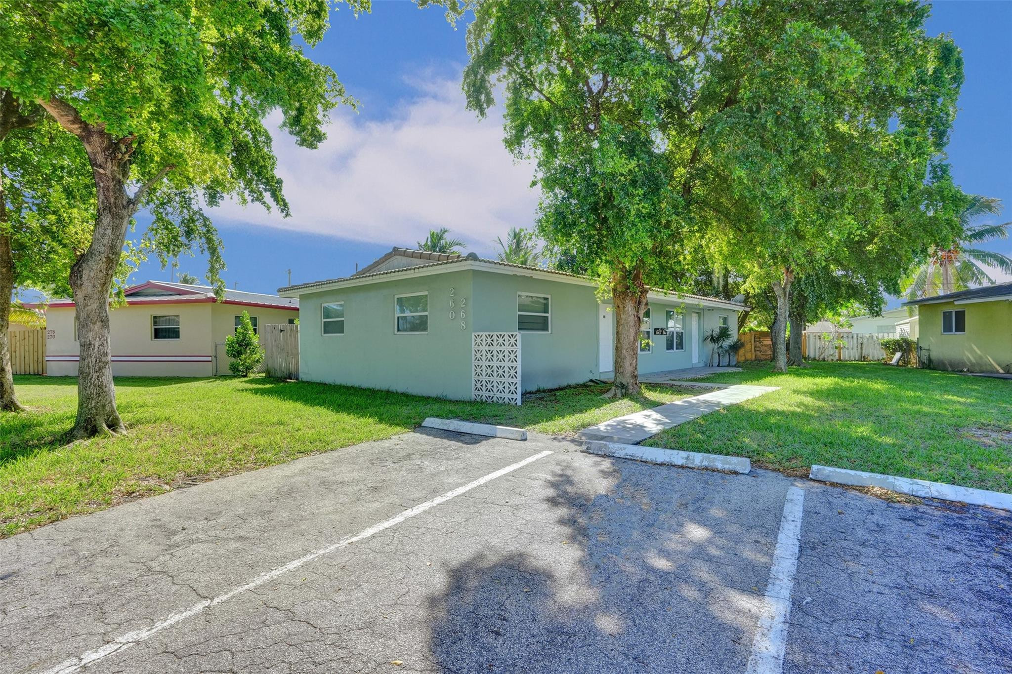 260 Ne 41st Street Property Photo 2