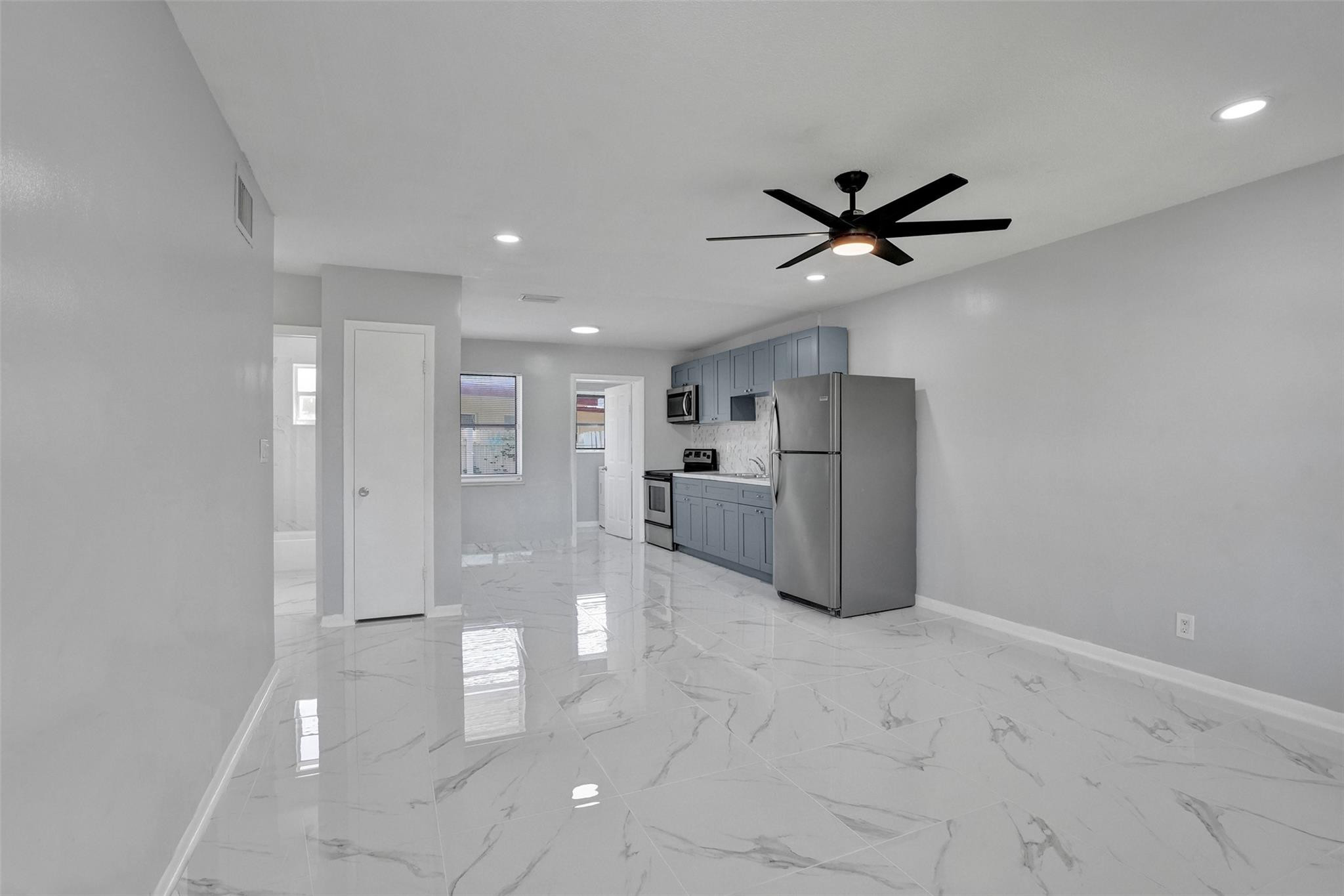 260 Ne 41st Street Property Photo 7