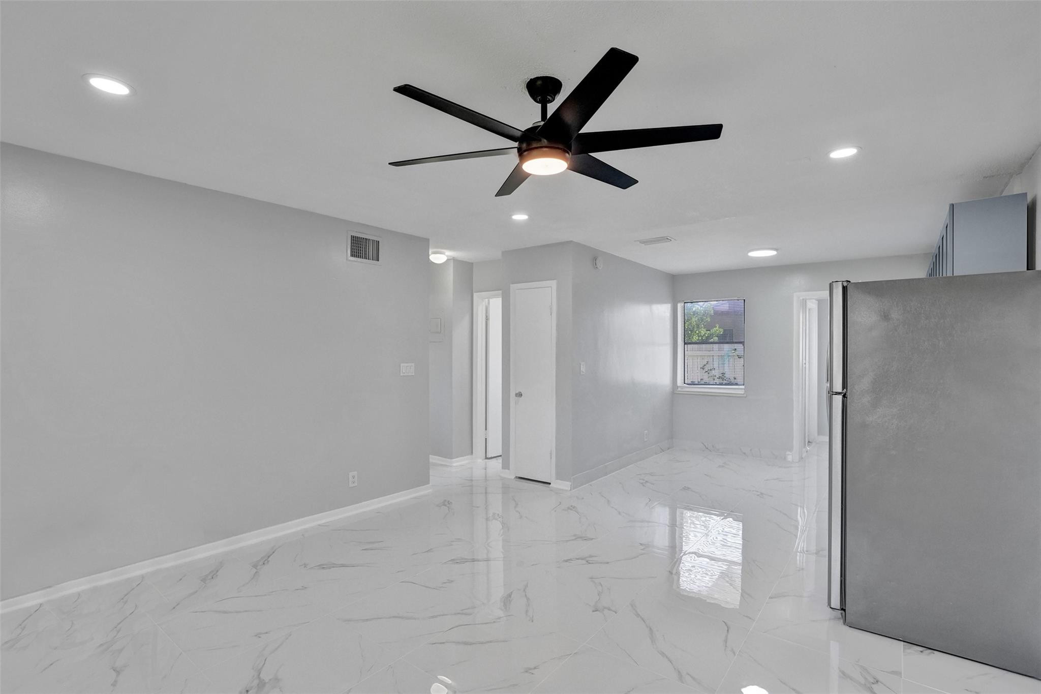 260 Ne 41st Street Property Photo 8