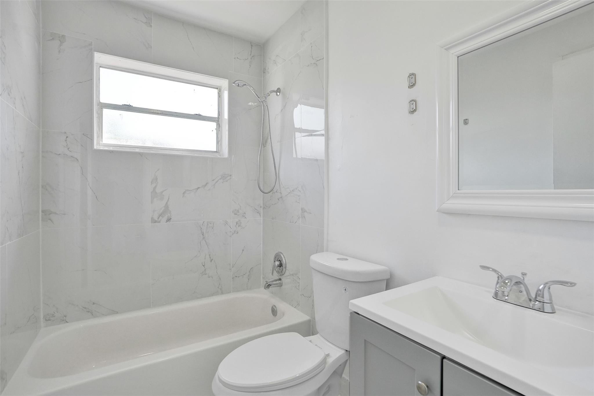 260 Ne 41st Street Property Photo 16