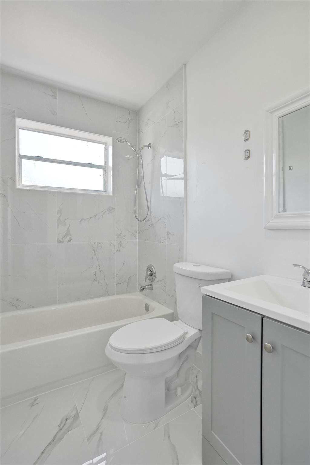 260 Ne 41st Street Property Photo 17