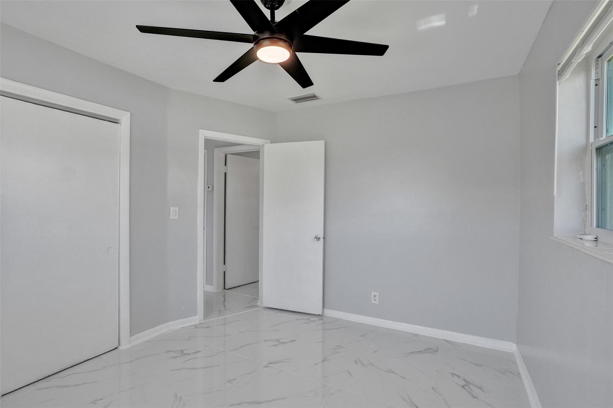 260 Ne 41st Street Property Photo 22