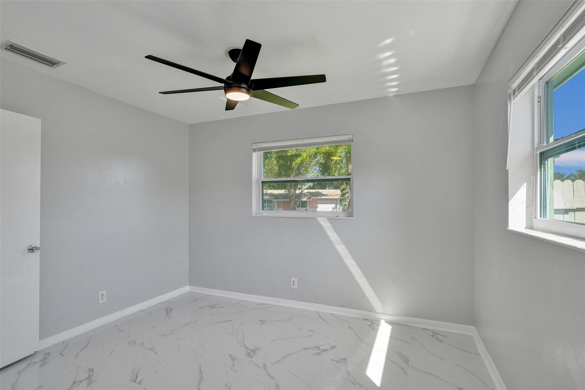 260 Ne 41st Street Property Photo 23