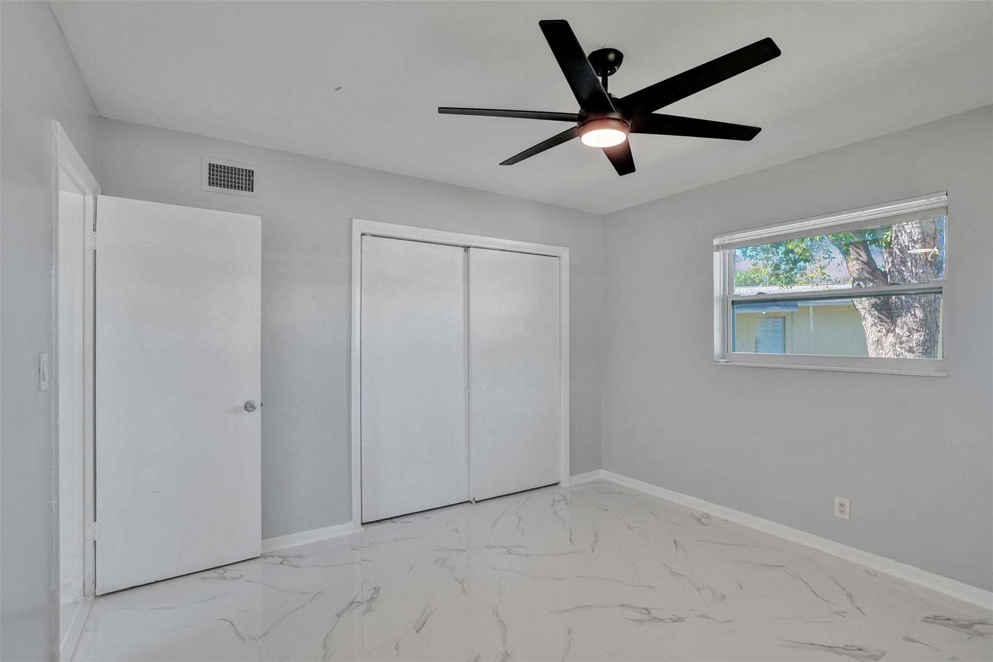260 Ne 41st Street Property Photo 26
