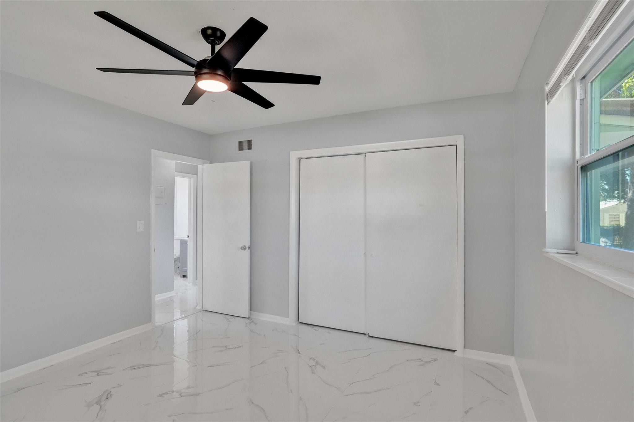 260 Ne 41st Street Property Photo 28