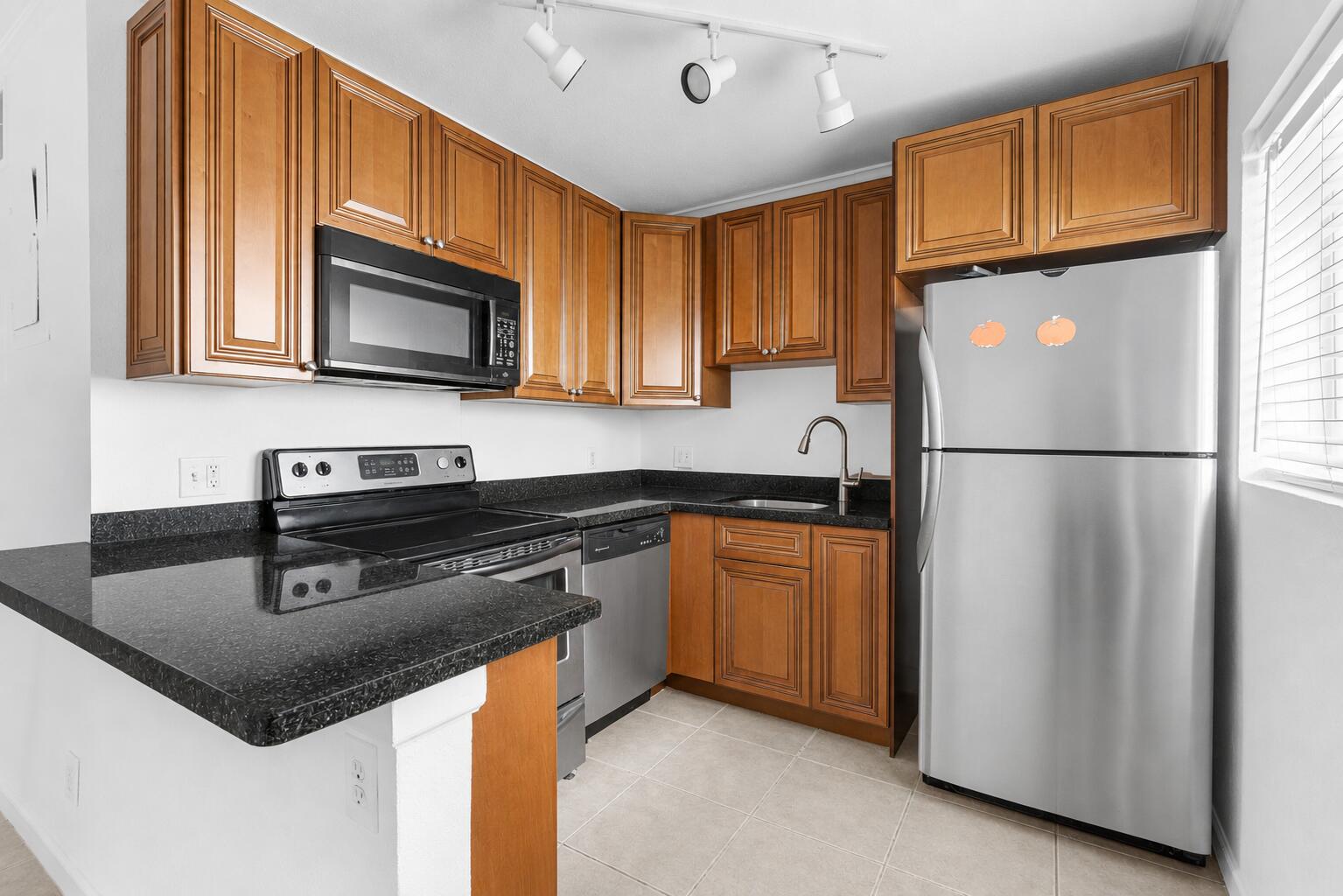 2655 NE 8th Avenue 106