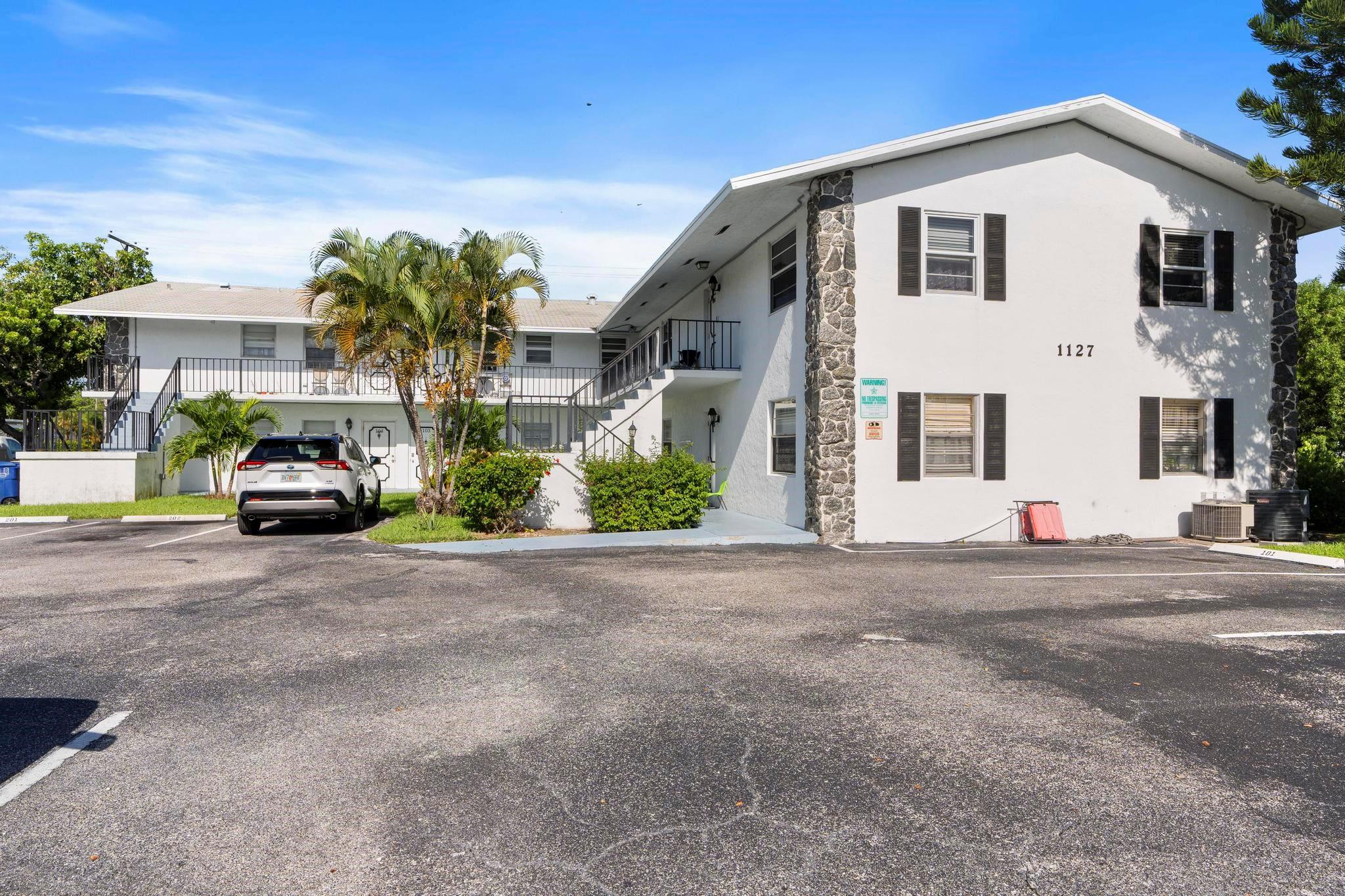 1127 S FEDERAL Highway 103
