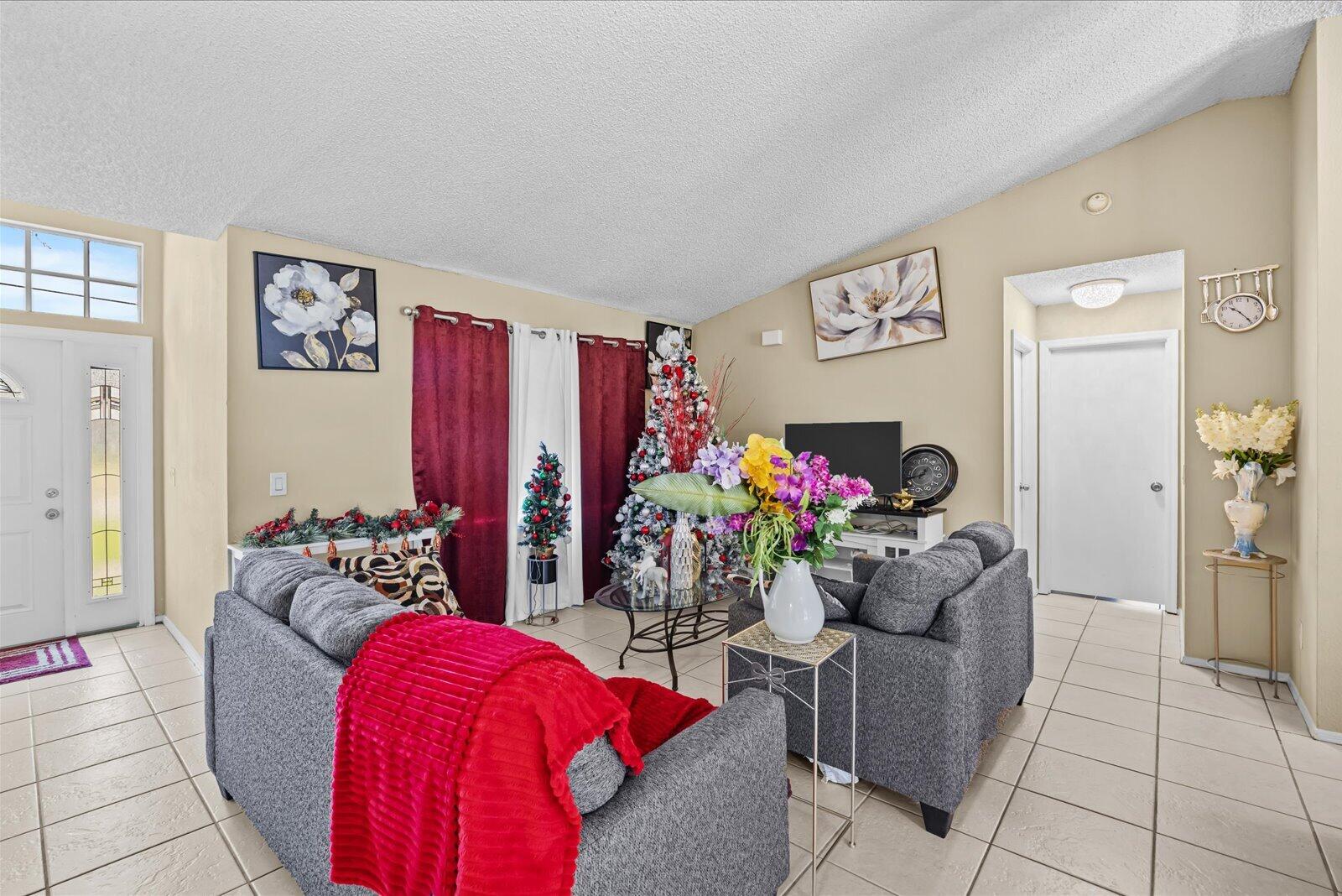 1155 Sw Alexandria Avenue Property Photo 9
