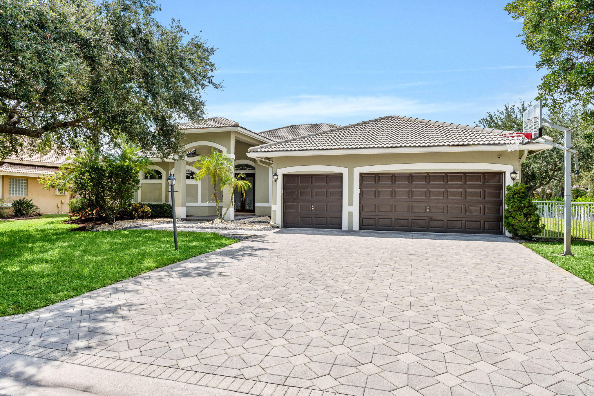 10668 Nw 69th Street Property Photo 1