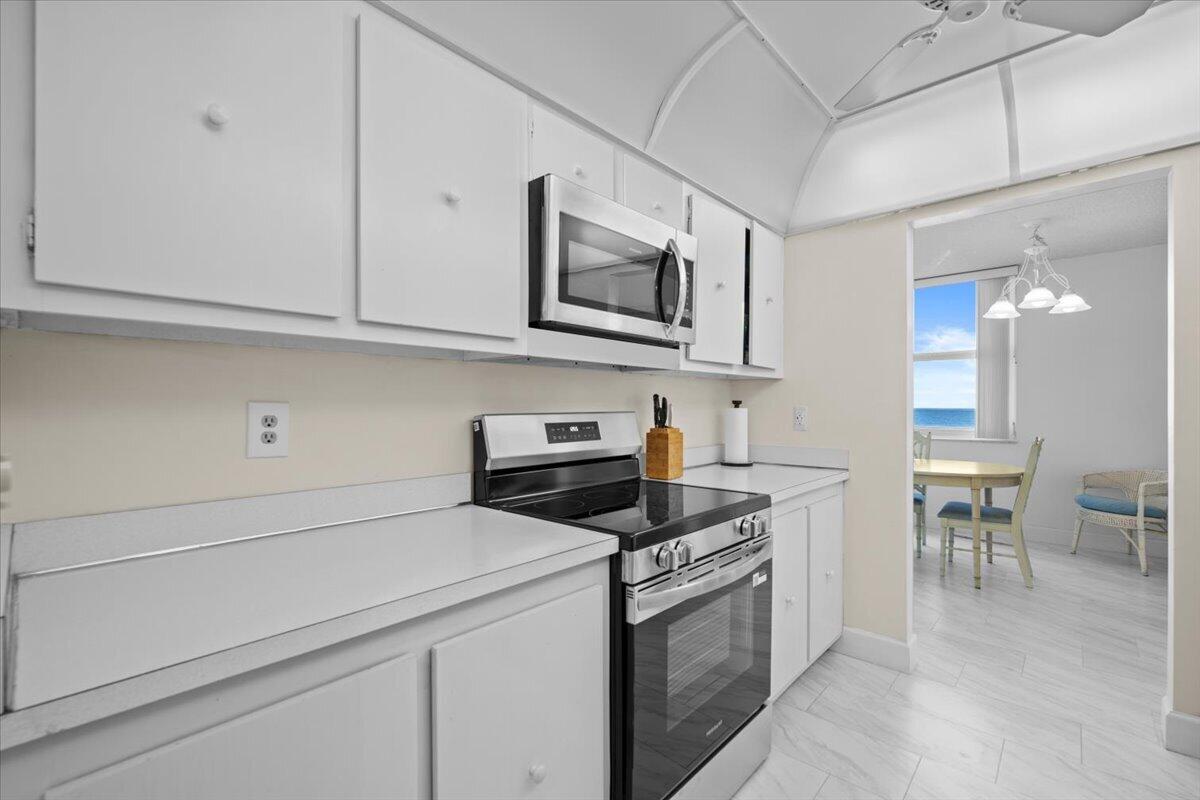 5440 N Ocean Drive 706 Property Photo 8