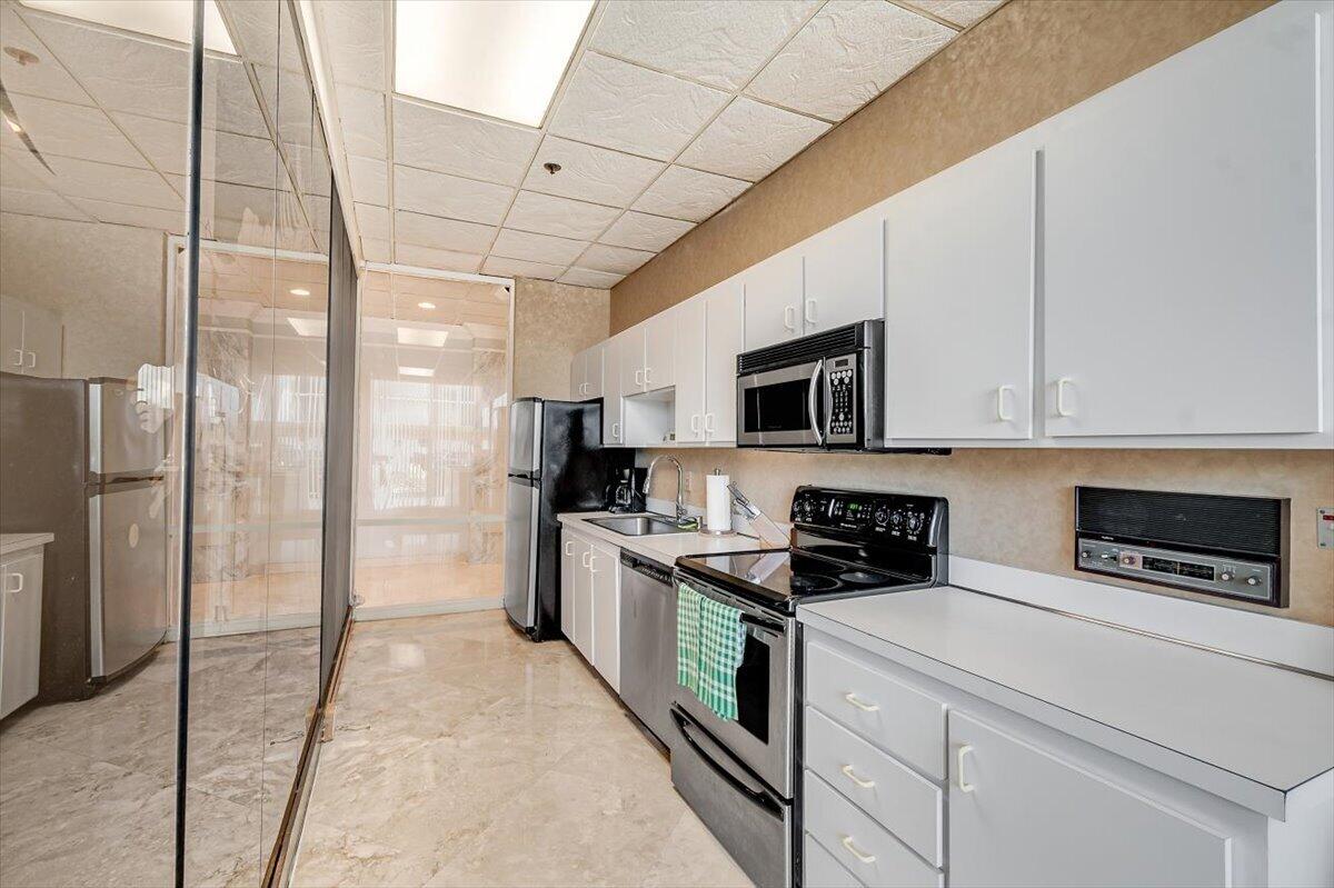5440 N Ocean Drive 706 Property Photo 9