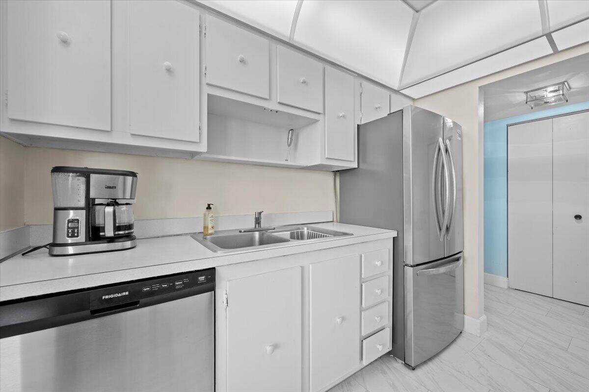 5440 N Ocean Drive 706 Property Photo 10