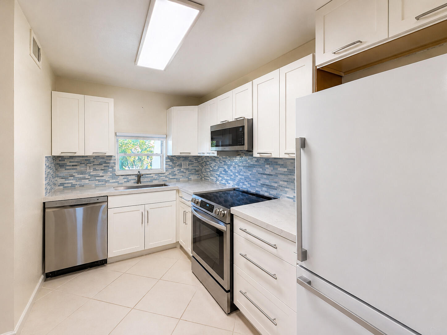 9411 N Hollybrook Lake Drive 309 Property Photo 2