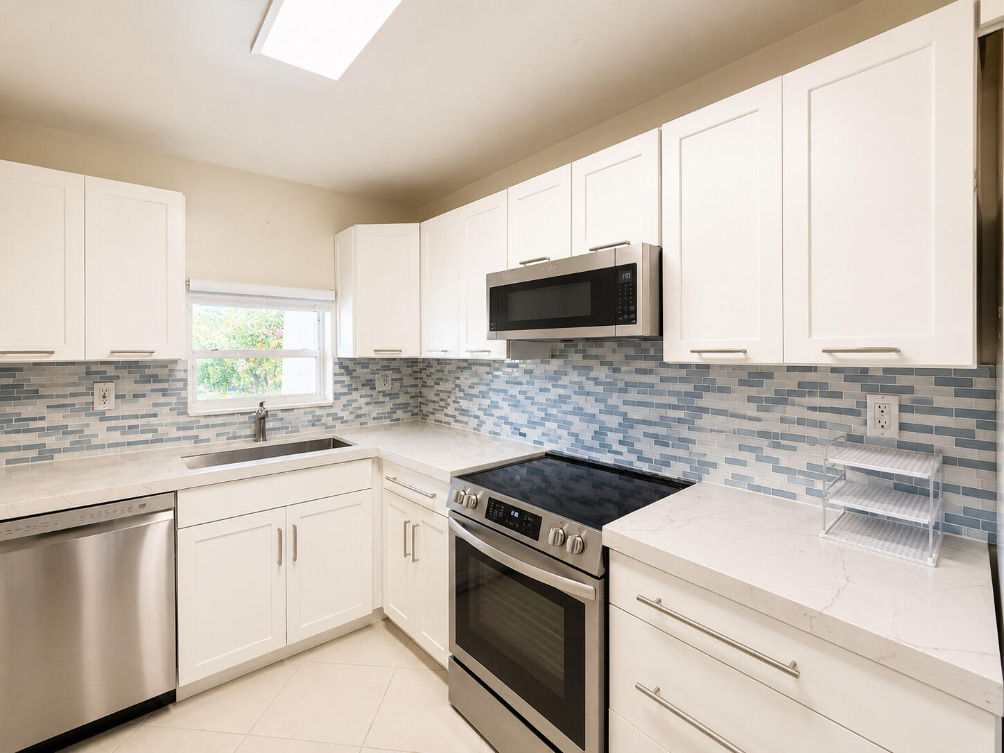 9411 N Hollybrook Lake Drive 309 Property Photo 3