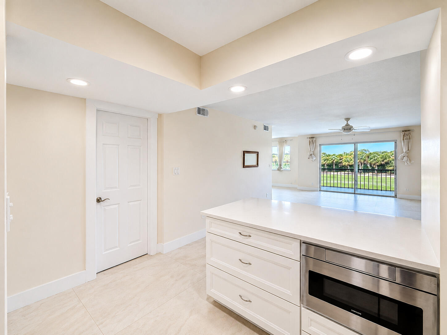 9411 N Hollybrook Lake Drive 310 Property Photo 1