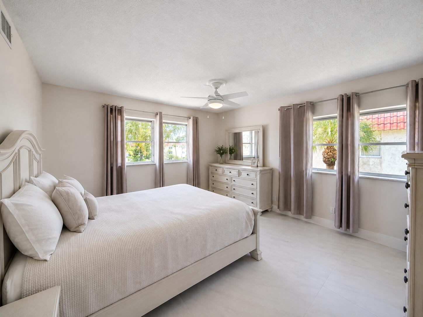9411 N Hollybrook Lake Drive 310 Property Photo 7