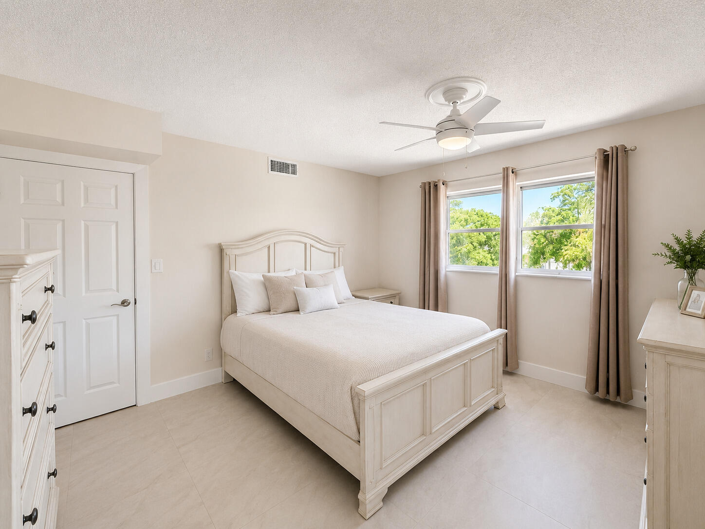 9411 N Hollybrook Lake Drive 310 Property Photo 8