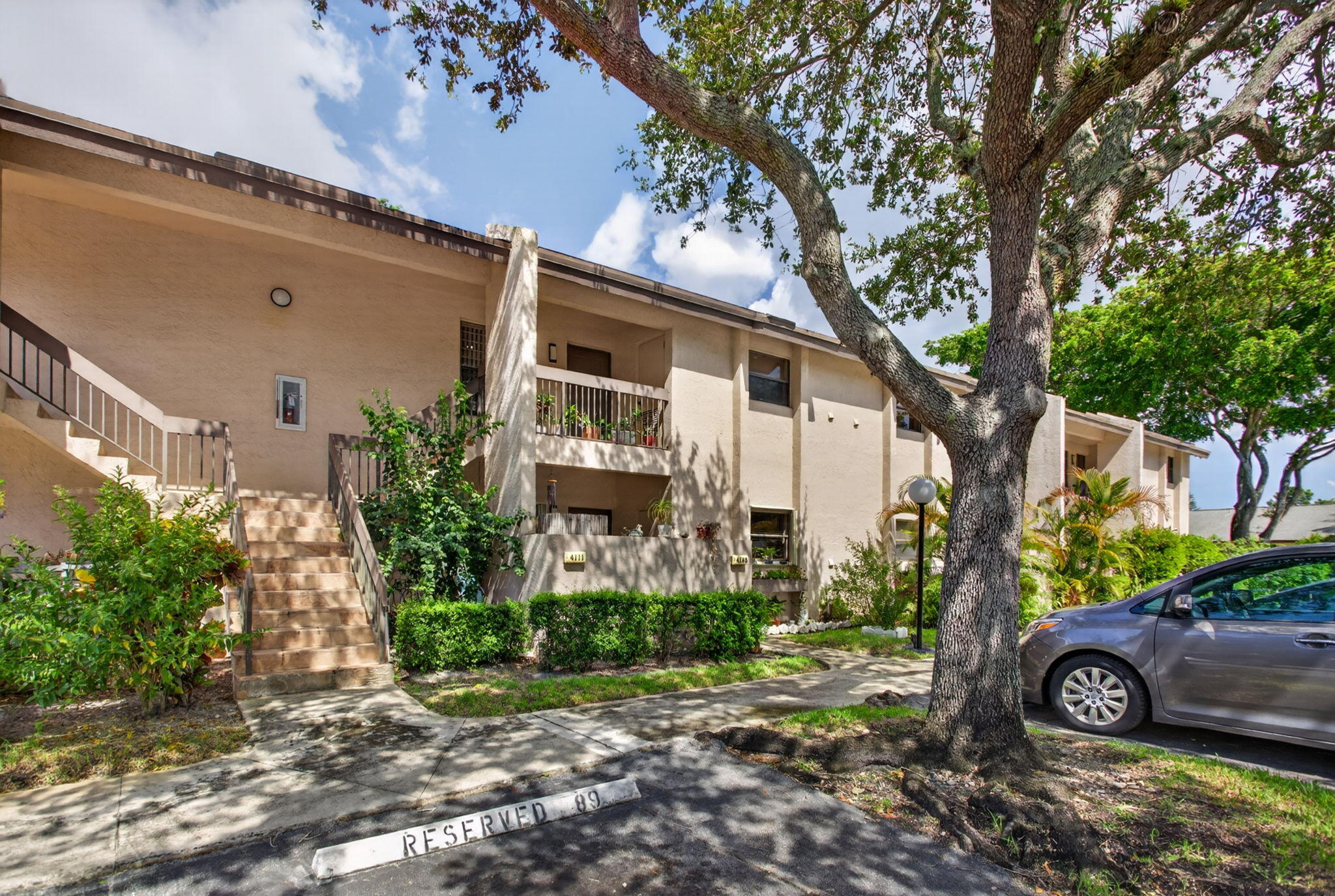 4111 Nw 22nd Street 250e Property Photo 1
