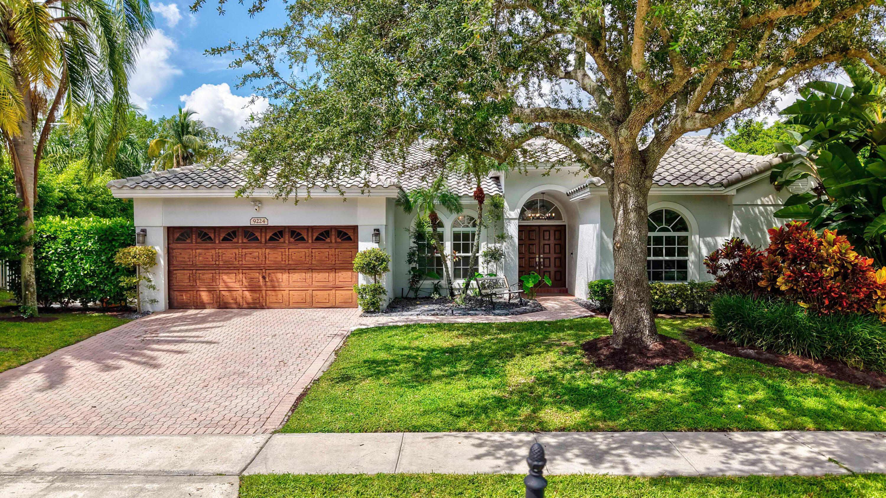 9224 Lake Serena Drive Property Photo 1