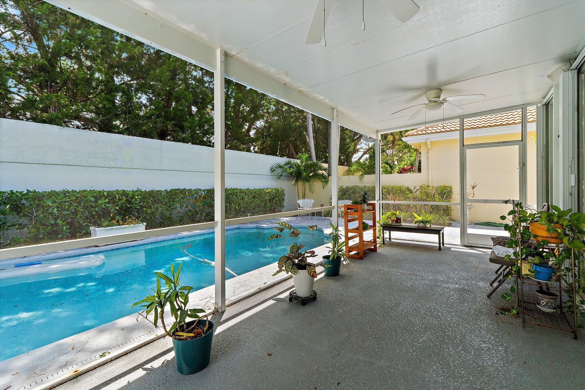 188 S Hampton Drive Property Photo 6