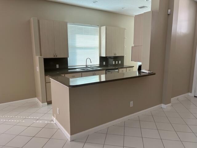 188 S Hampton Drive Property Photo 10