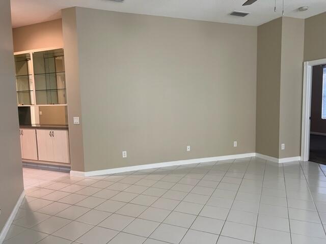 188 S Hampton Drive Property Photo 12