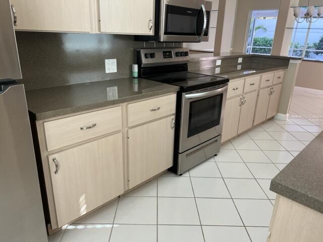 188 S Hampton Drive Property Photo 21
