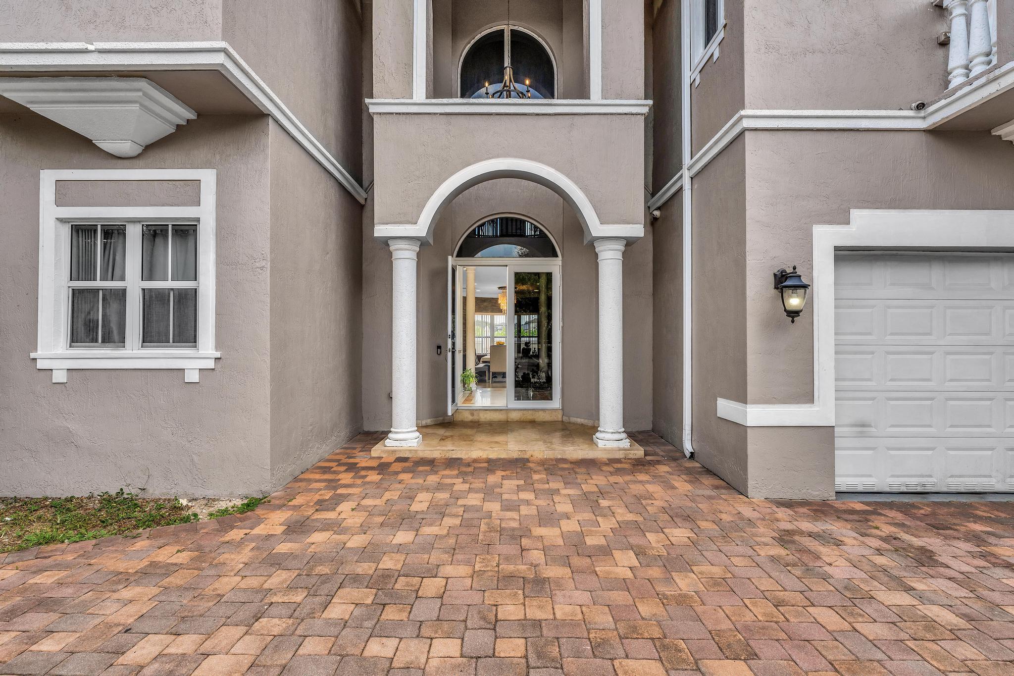 3521 Forest View Circle Property Photo 2