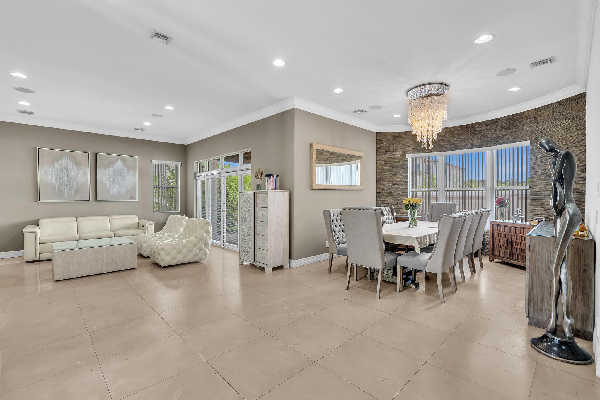 3521 Forest View Circle Property Photo 6