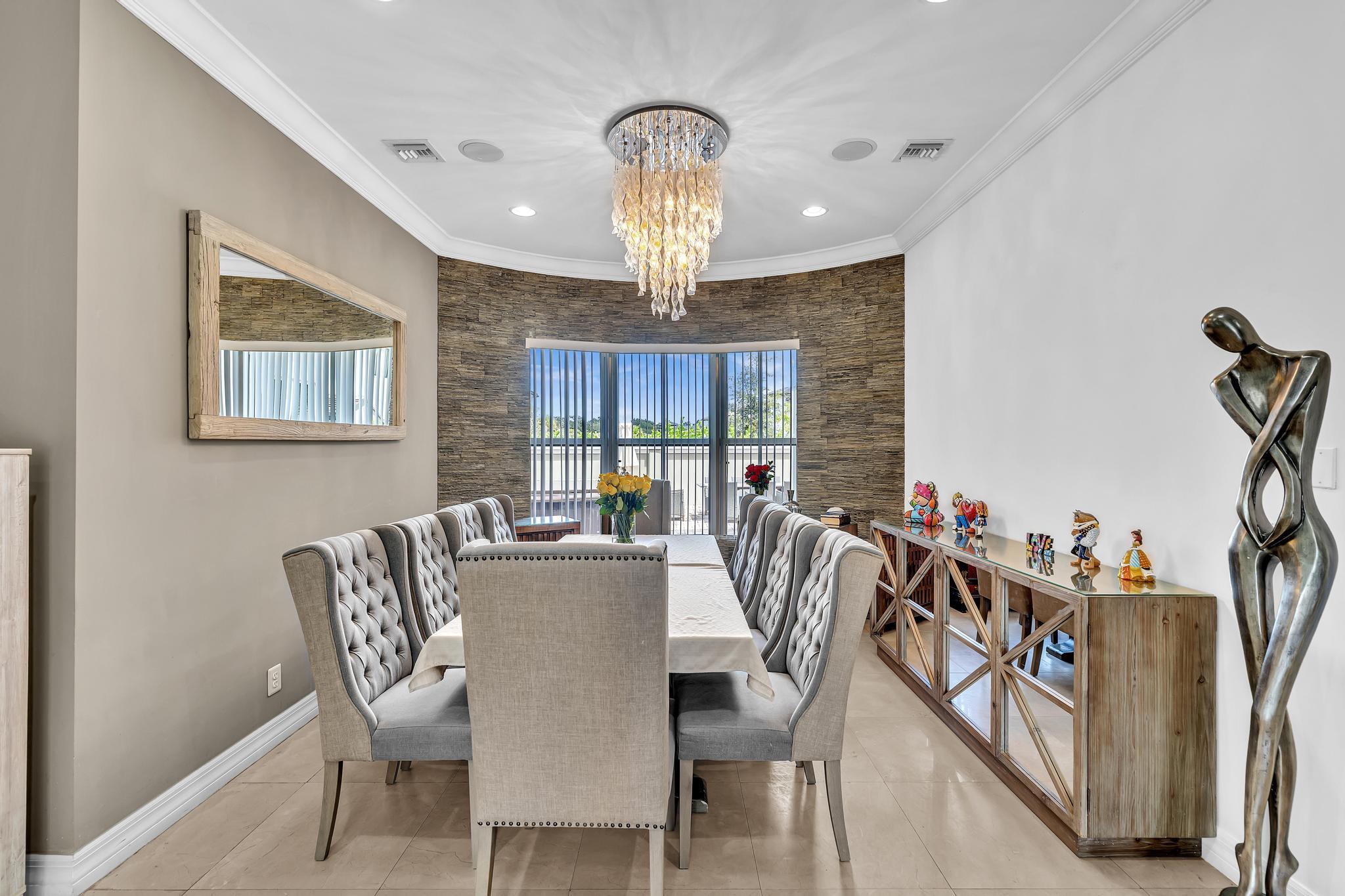 3521 Forest View Circle Property Photo 7
