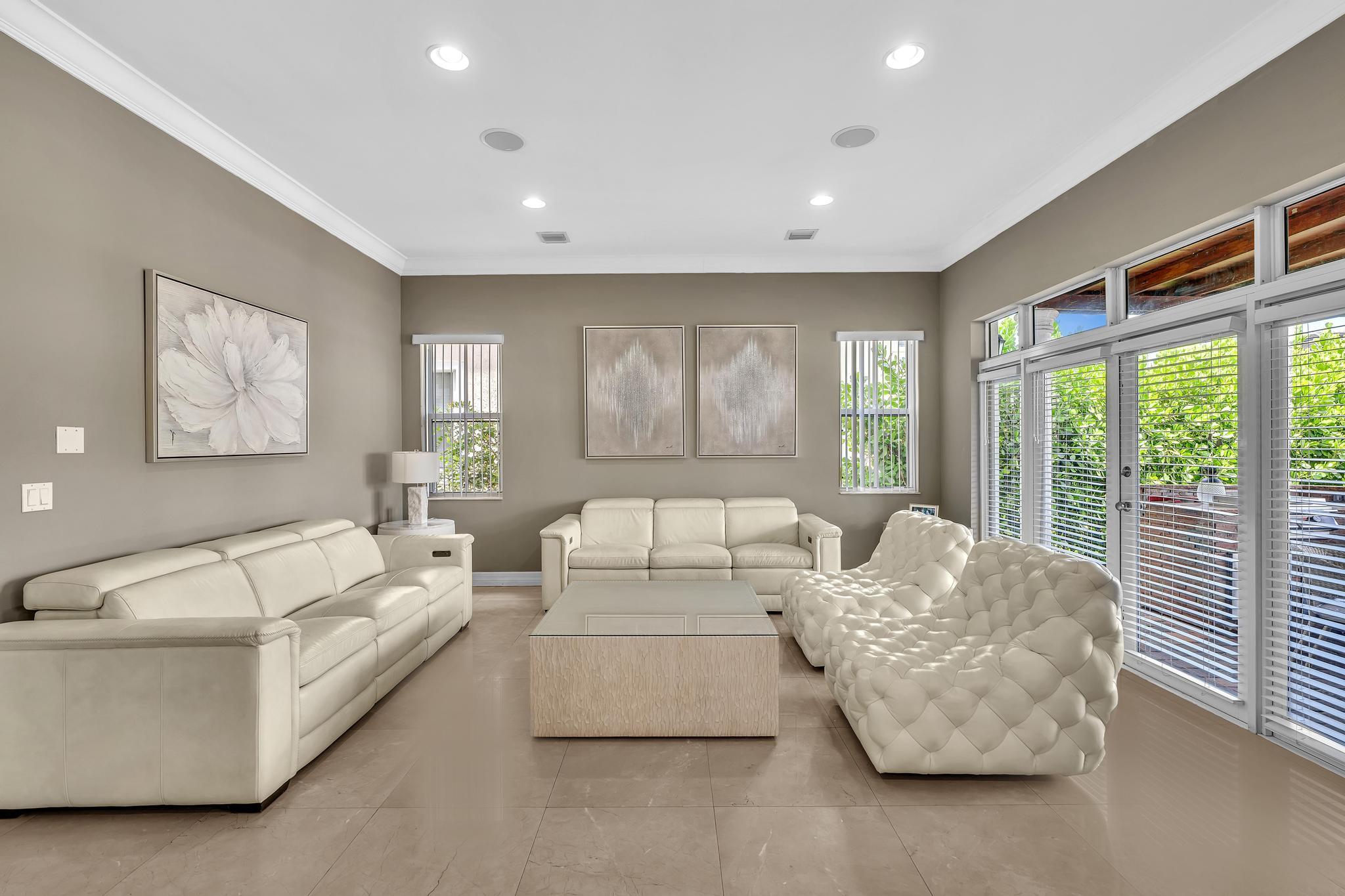 3521 Forest View Circle Property Photo 11