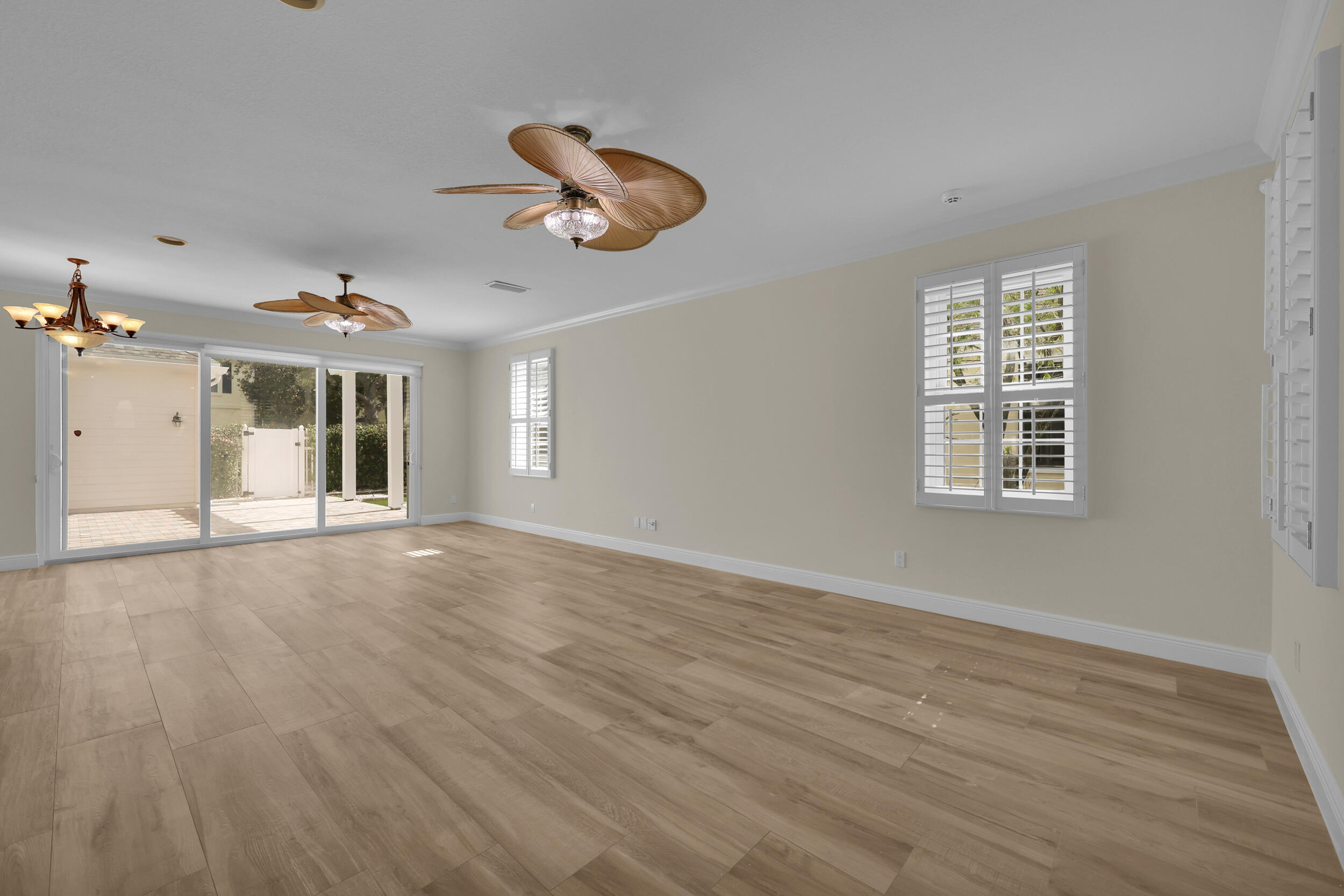 325 Sweet Bay Circle Property Photo 5