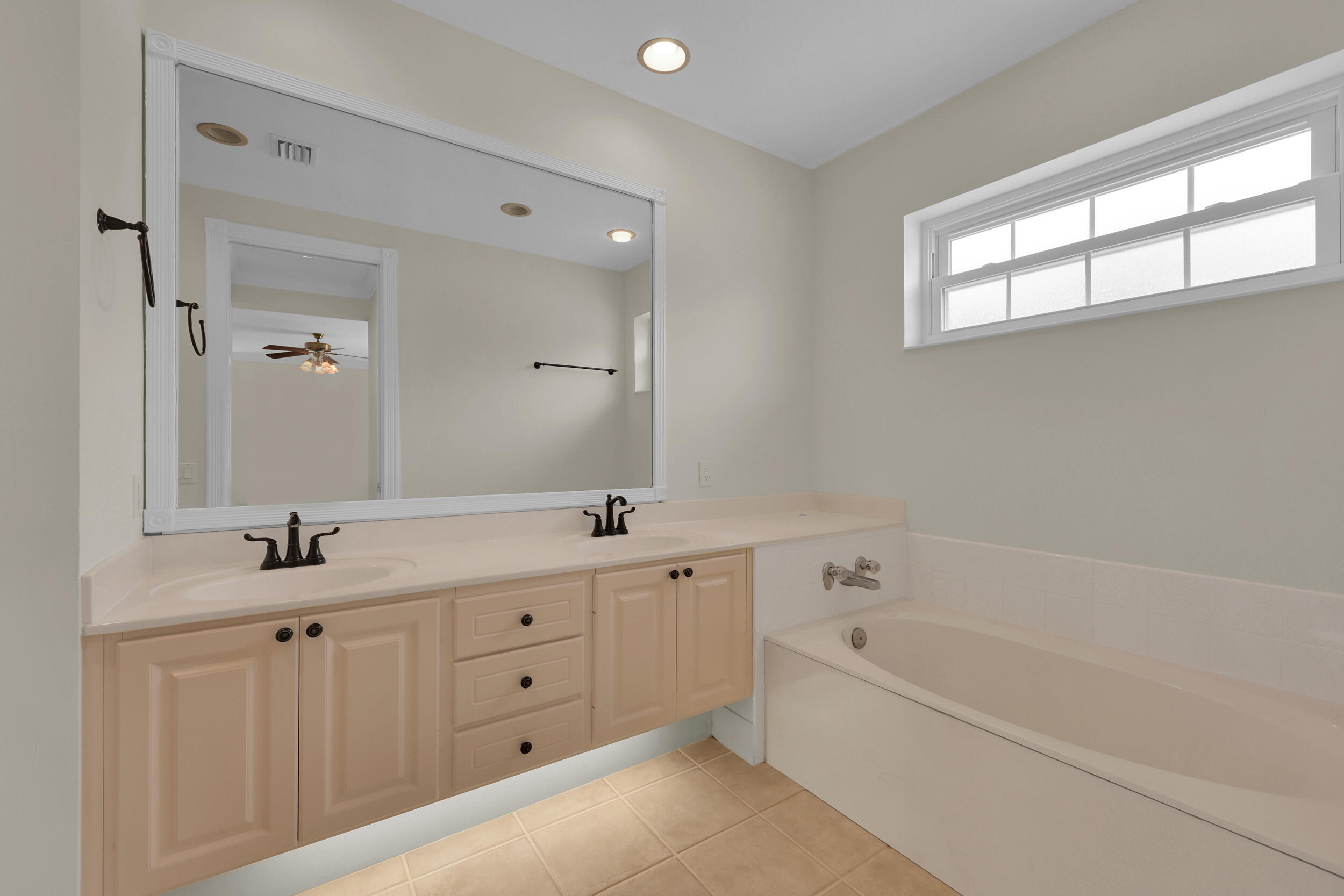 325 Sweet Bay Circle Property Photo 23