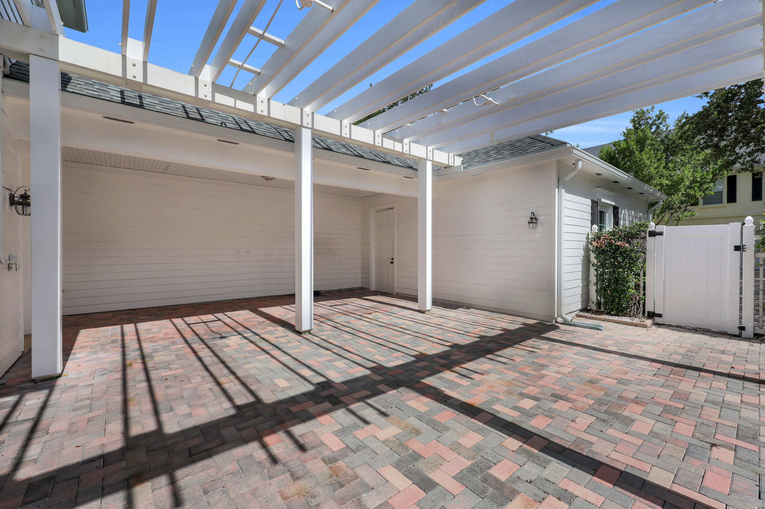 325 Sweet Bay Circle Property Photo 37