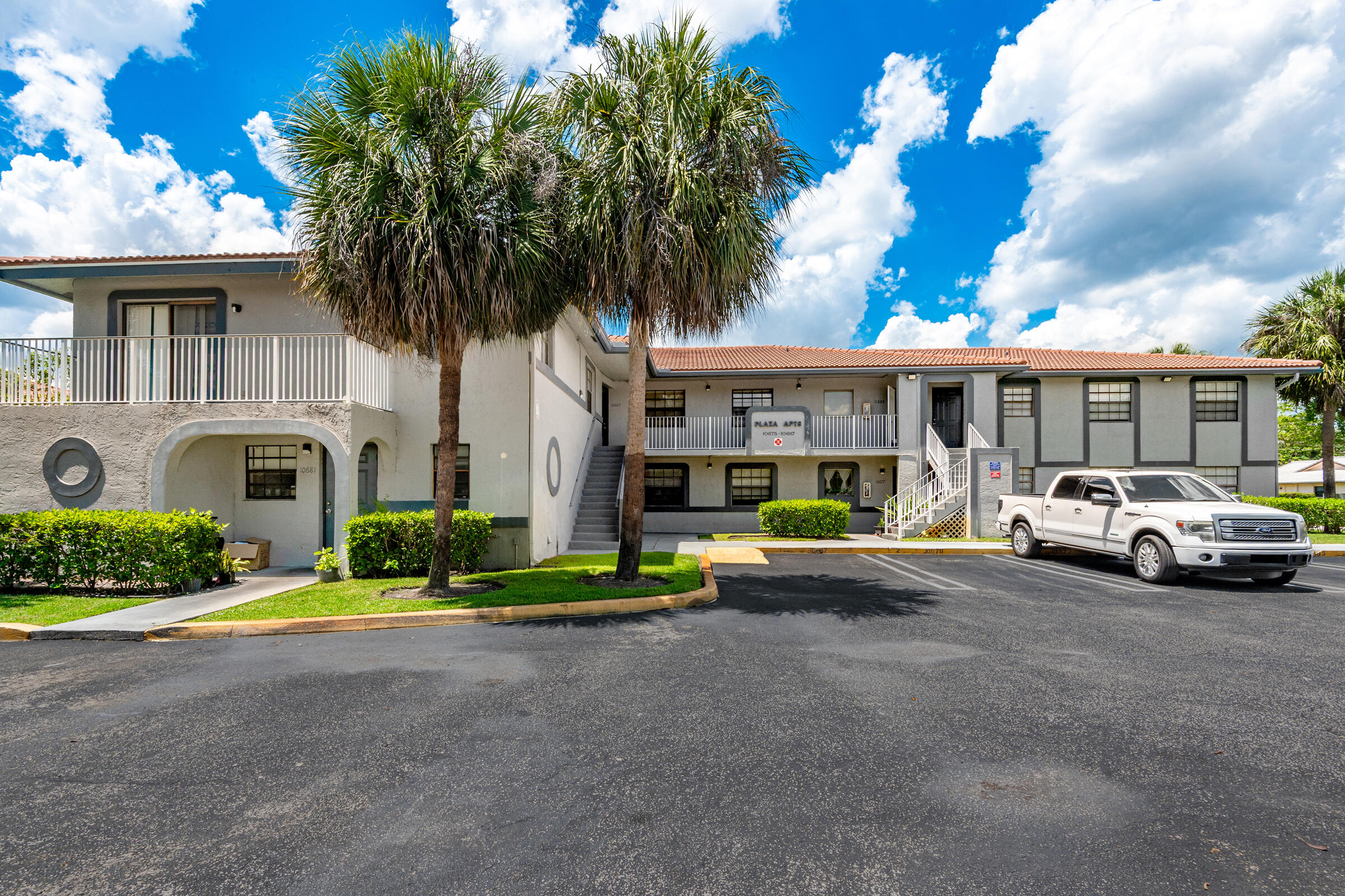 10675 Royal Palm Boulevard Property Photo 2