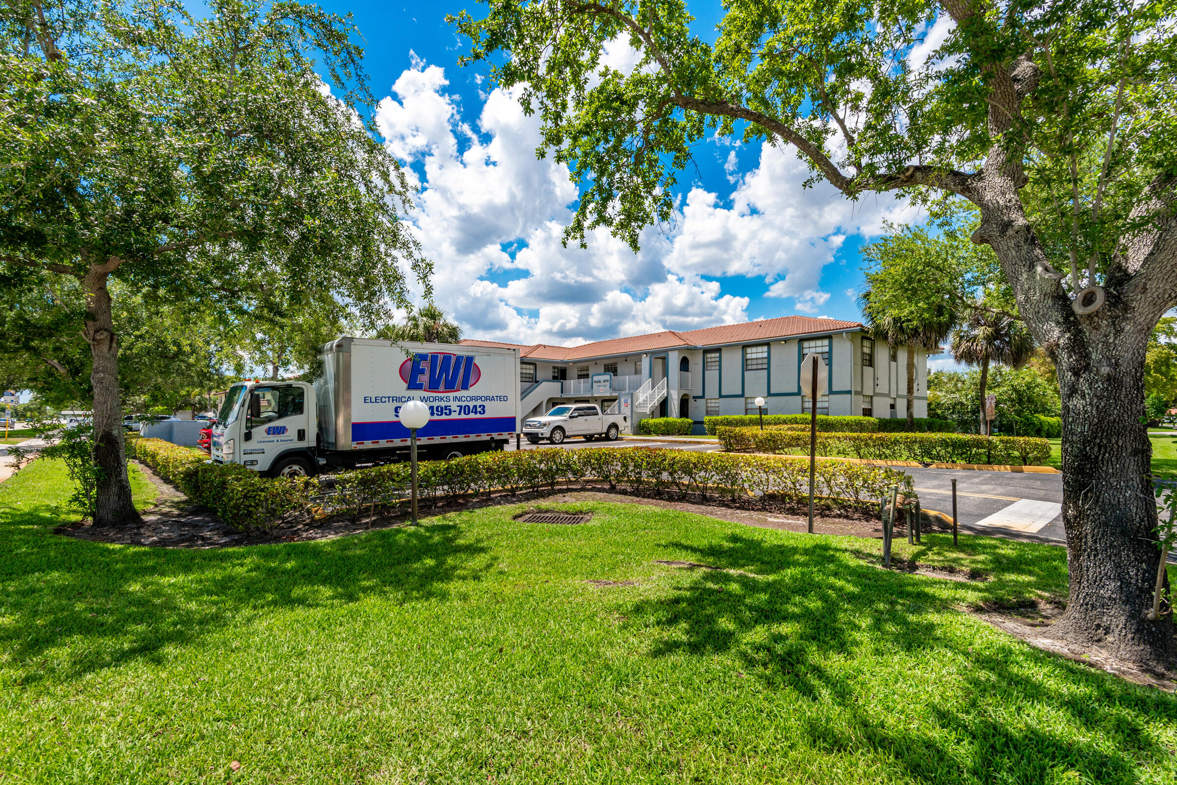 10675 Royal Palm Boulevard Property Photo 3