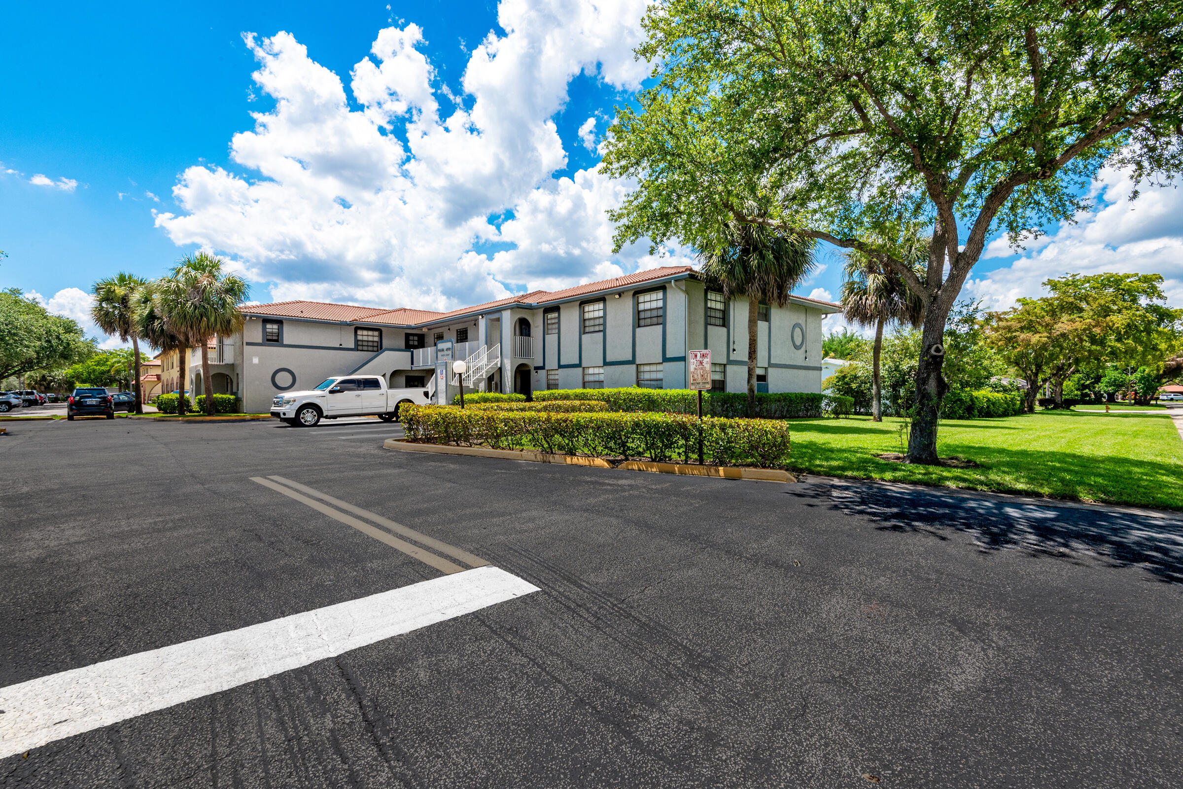 10675 Royal Palm Boulevard Property Photo 4