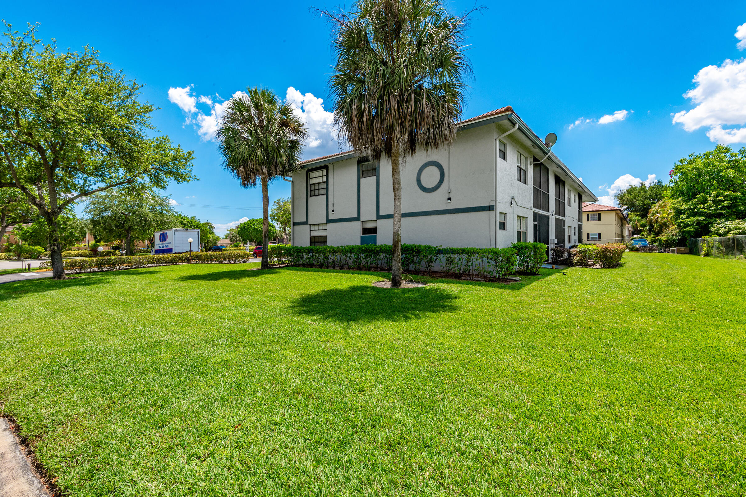 10675 Royal Palm Boulevard Property Photo 5